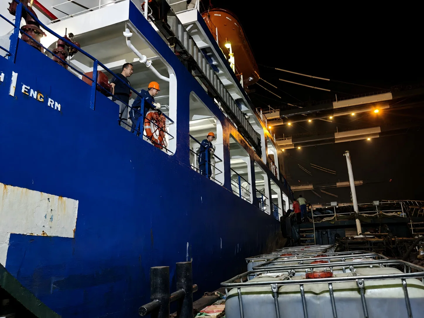 Night vessel-side delivery preparation